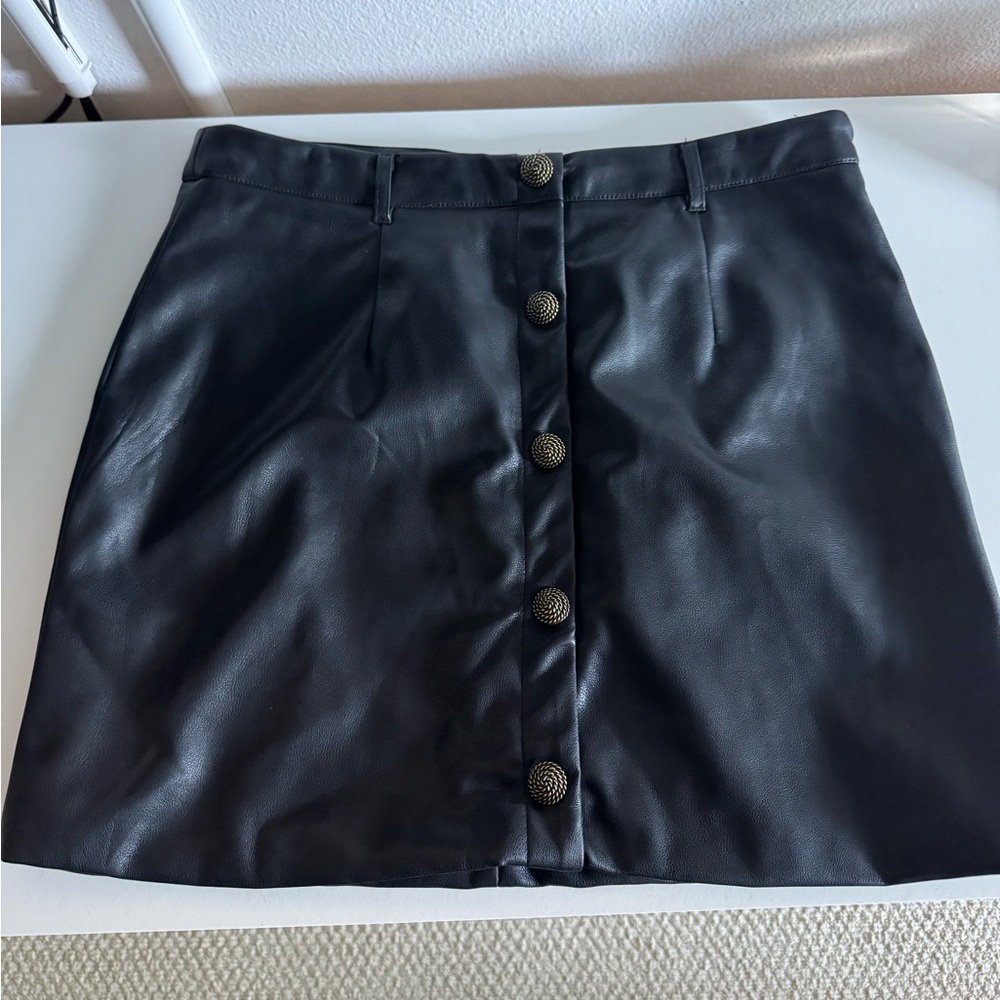 Aqua from Nordstrom’s Black Faux Leather Skirt Size L
